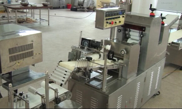 Macchina automatica industriale di formazione della pasta, panino di Steamd che fa macchina