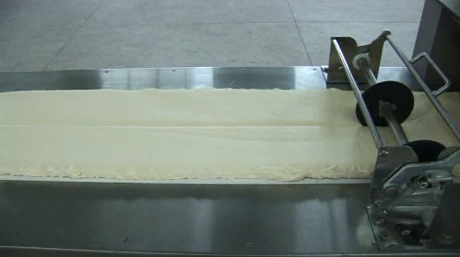 Sistema a macchina di spruzzatura di produzione di pasta del Mooncake per pane tostato, macchina automatica dell'alimento